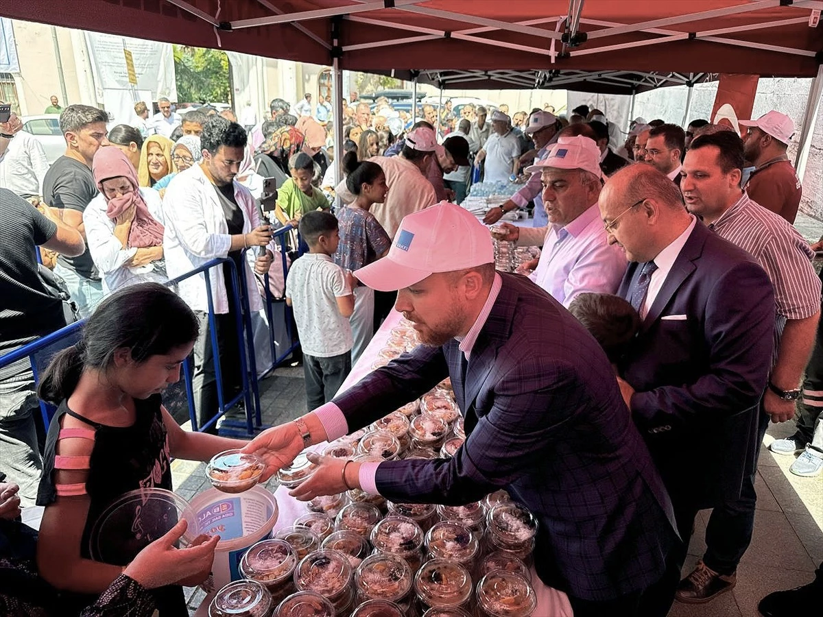 Mimar Sinan'ın vasiyeti gereği Süleymaniye Camisi'nde aşure dağıtıldı