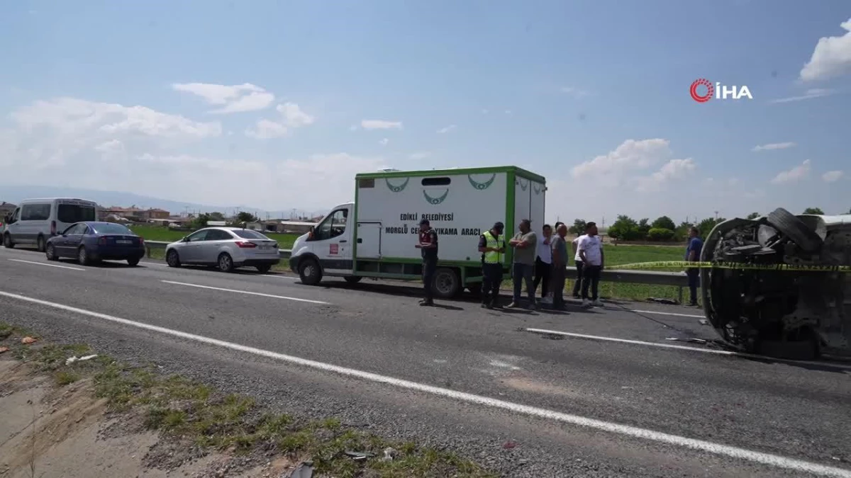 Otomobil takla atıp karşı şeride geçti: 2 ölü 2 yaralı