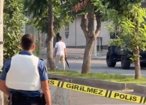 Polis merkezi önünde rastgele ateş açtı! Böyle etkisiz hale getirildi