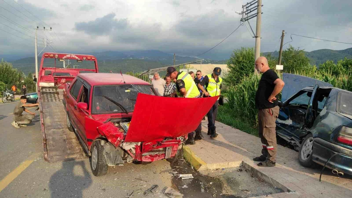 Sakarya'da trafik kazası: 3 kişi yaralandı