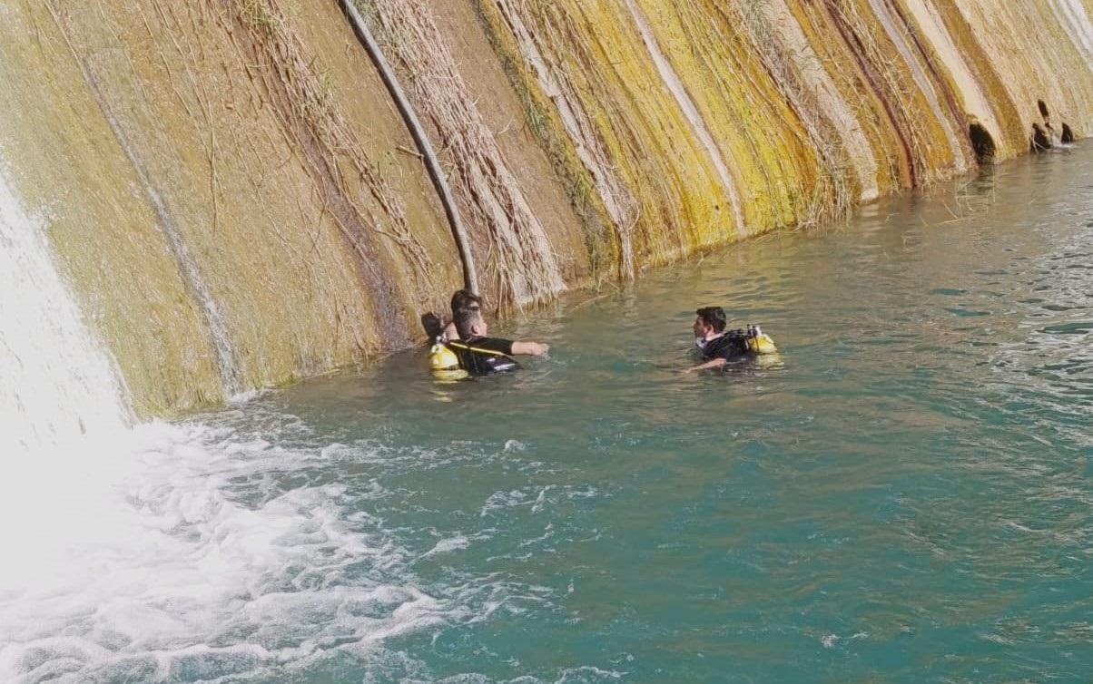 Serinlemek isterken kâbusu yaşadı! Dalgıçlar kurtardı