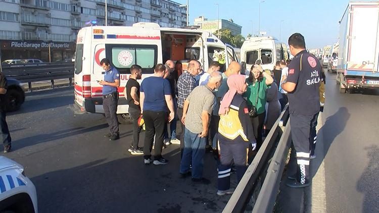 Sürücüler trafikte kavgaya tutuşunca zincirleme kaza meydana geldi: 13 yaralı