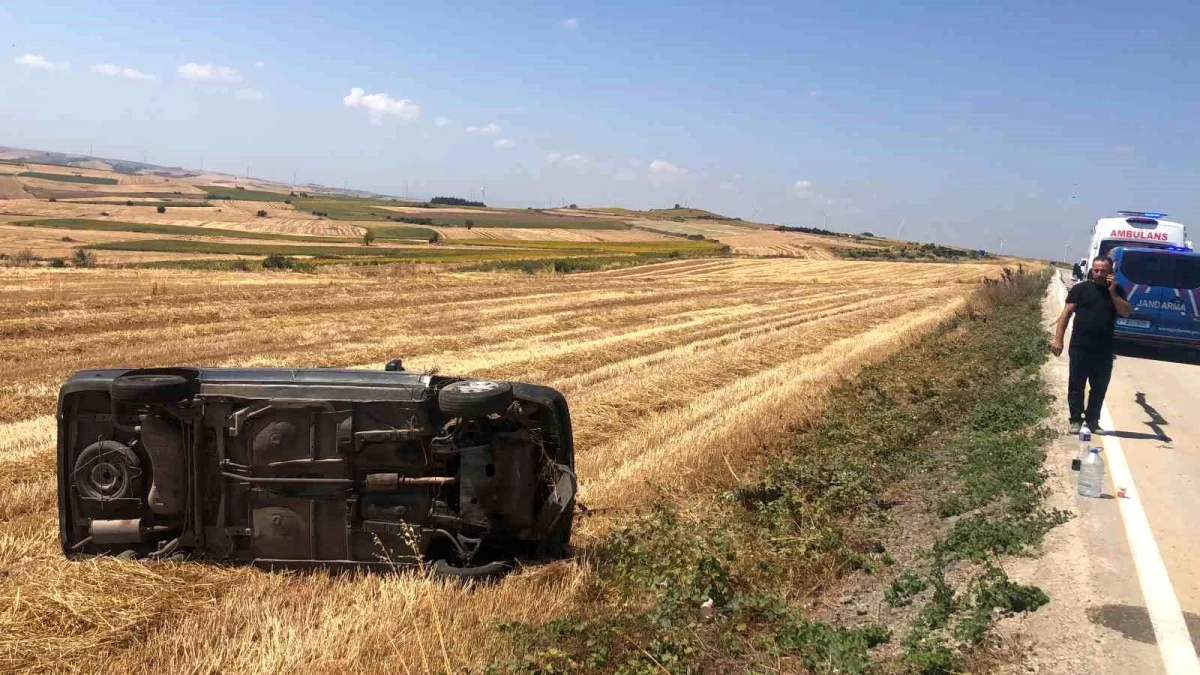 Tekirdağ Çorlu'da Otomobil Tarlaya Devrildi: 3 Yaralı