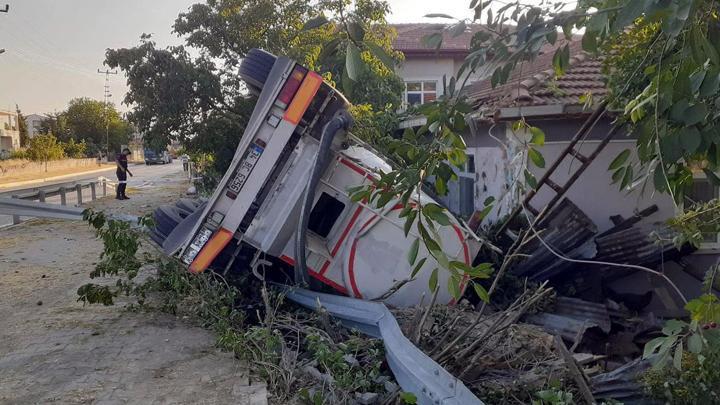 Tekirdağ'da tanker eve çarptı! 'Bomba mı patladı, deprem mi oldu anlamadık'