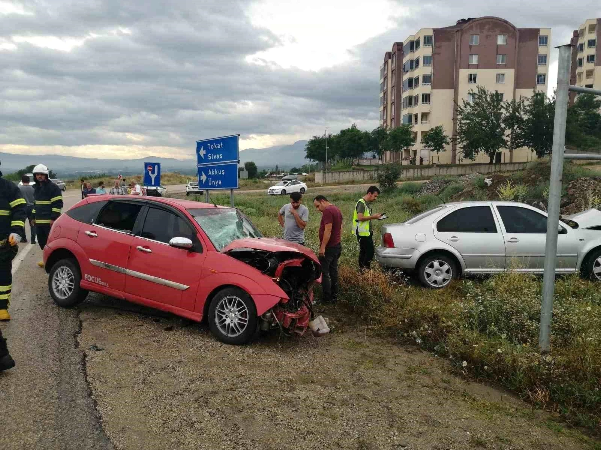 Tokat'ın Niksar ilçesinde trafik kazası: 3 kişi yaralandı