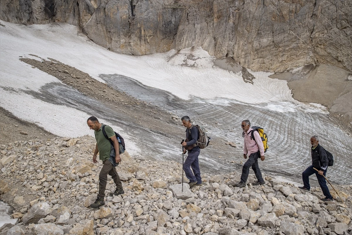 Tunceli'deki Şahintaşı Buzulu ve Yaylaları Doğaseverleri Ağırlıyor