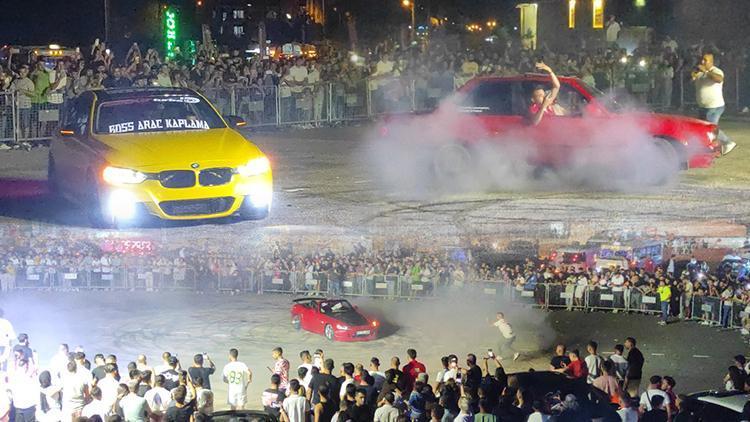 30 ilden 1000'e yakın katılım: Modifiyeli araç festivalinde renkli görüntüler... Ünlü sanatçı da sahne aldı