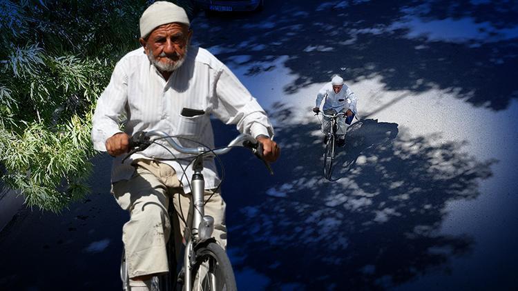 80 yaşında Mehmet dede 40 yıldır işine bisikletle gidip geliyor: Dincim, mutluyum