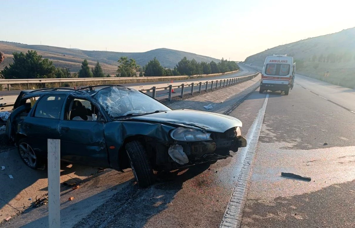 Afyonkarahisar'da Otomobil Kazası: 3 Kişi Yaralandı