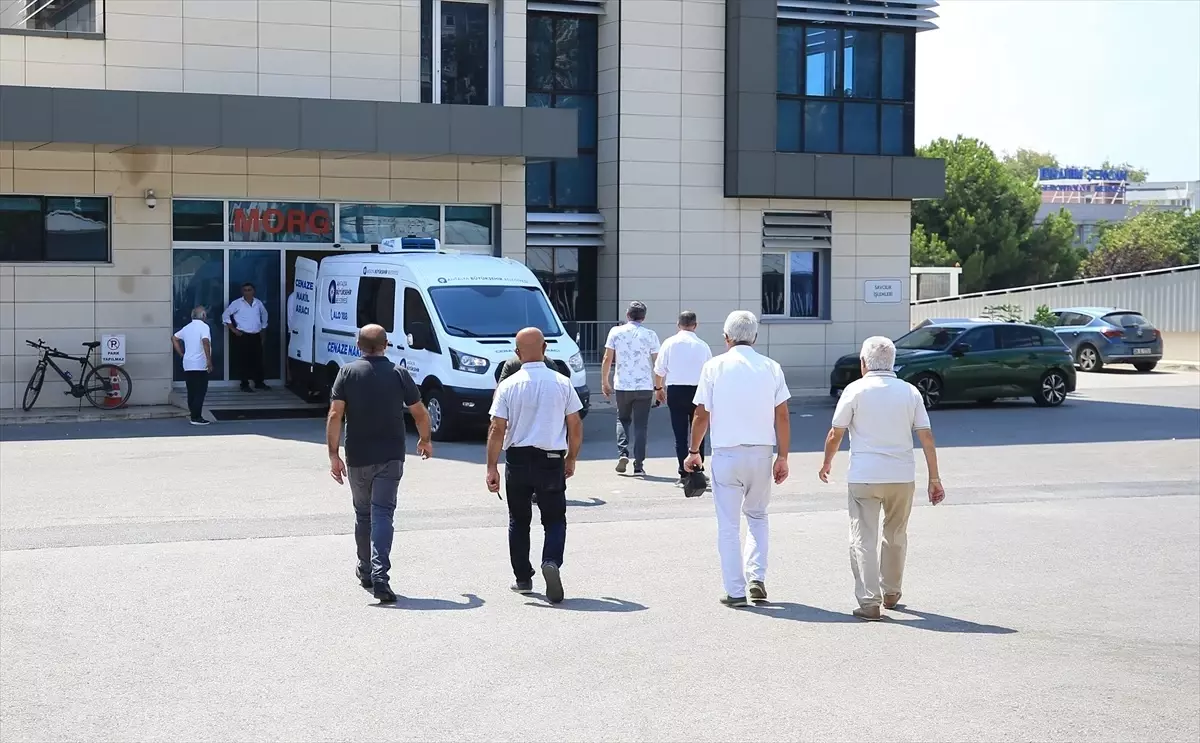 Alanya'da Tatilde Kadının Başına Baca Kapağı Düştü, Yaşamını Yitirdi