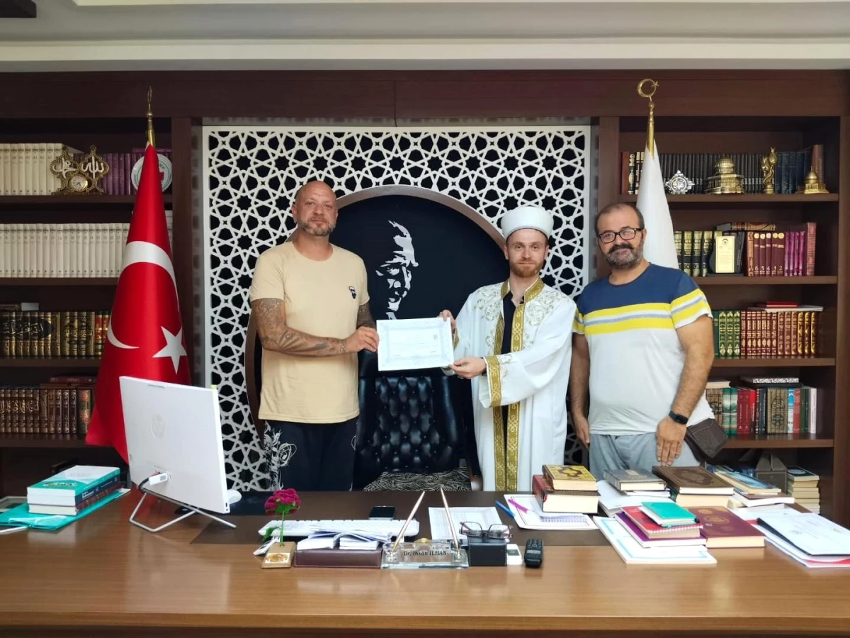 Alman Turist Alanya'da Müslüman Oldu