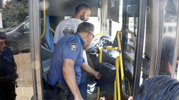 Antalya'da 'aracıma vurdun' deyip, halk otobüsünün anahtarını alıp kaçtı