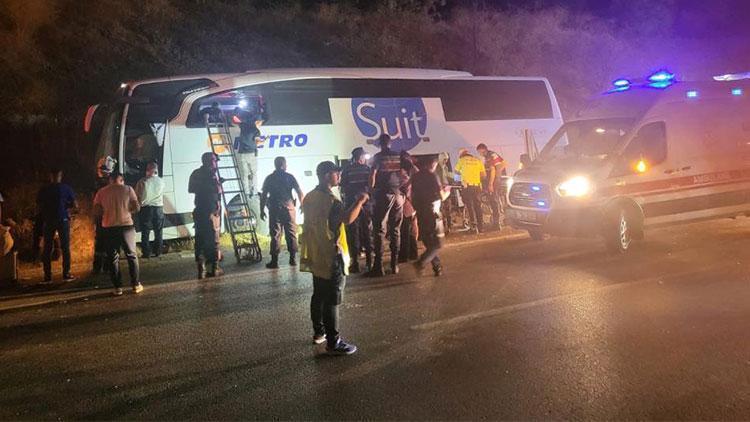 Aydın’da yolcu otobüsü yayaya çarptıktan sonra devrildi: 1 ölü, 7 yaralı