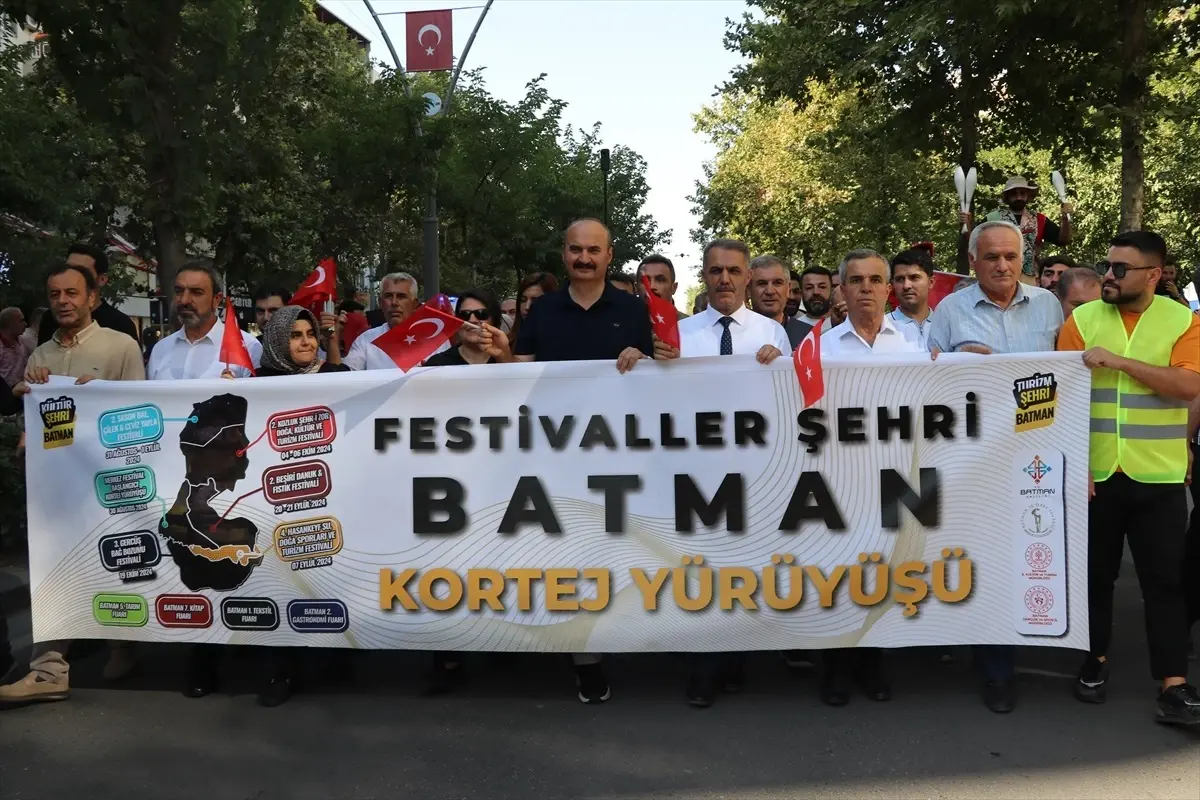 Batman'da Festivallerin Tanıtımı İçin Kortej Yürüyüşü Düzenlendi