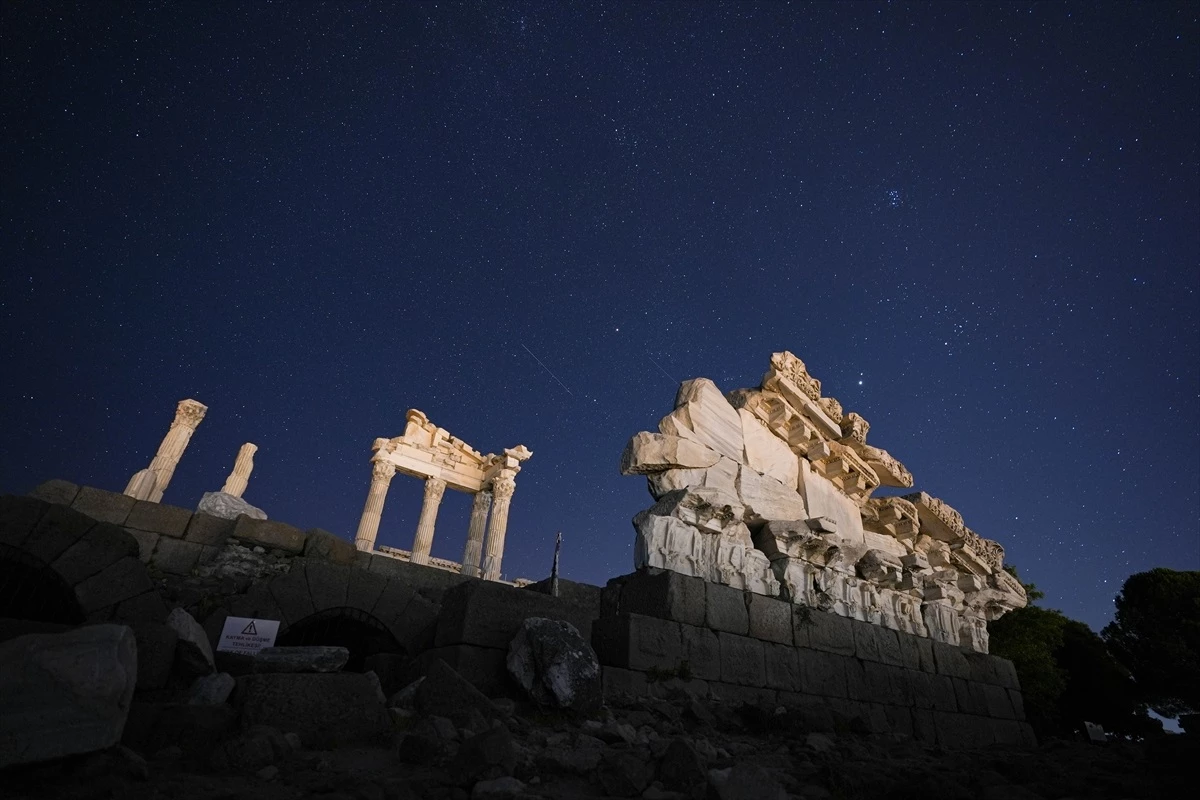 Bergama Akropolü'nde Perseid meteor yağmuru gözlendi