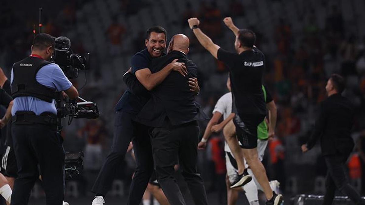 Beşiktaş'ta Giovanni van Bronckhorst gururlu! 'Keyfini çıkaracağız, 5-0'lık sonuç...'