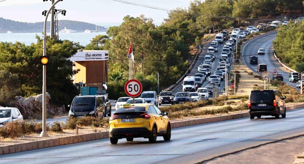 Bodrum'da Tatilcilerin Akını Trafik Yoğunluğuna Neden Oldu