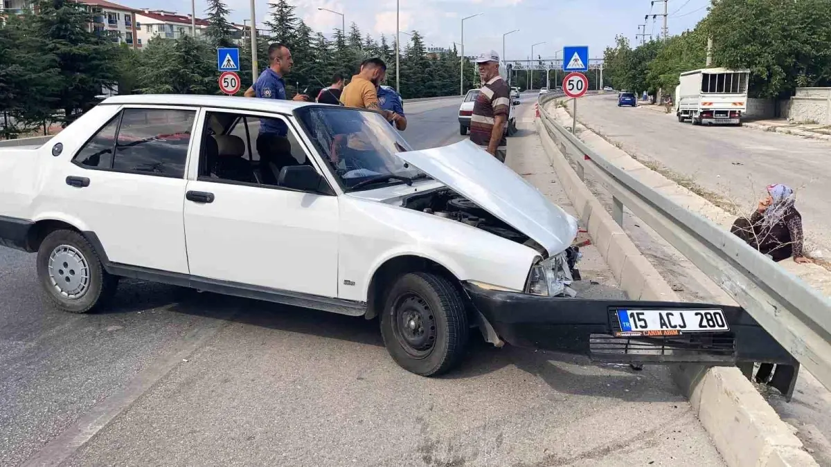 Burdur'da freni patlayan otomobil kaza yaptı: 1 yaralı