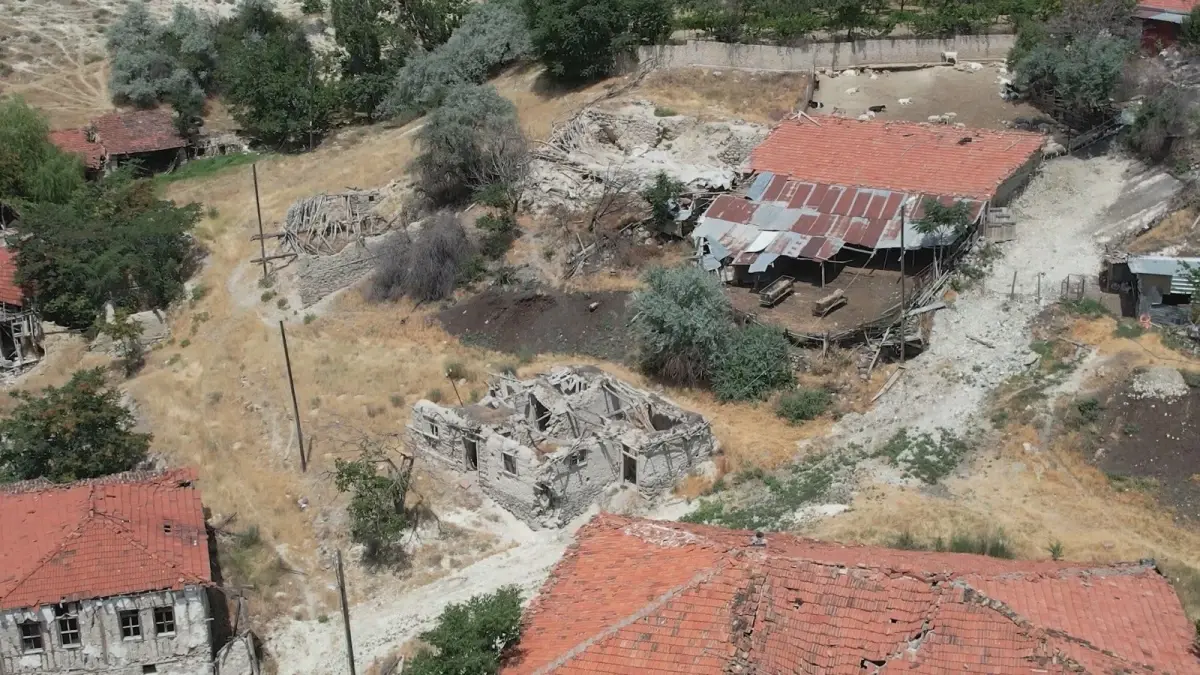 Cinli köyde korkunç manzara! "Acaba paranormal vaka görür müyüz diye gitmiştik"