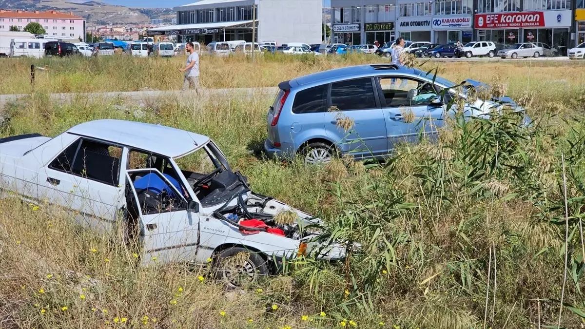 Çorum'da Otomobil Kazası: 4 Kişi Yaralandı