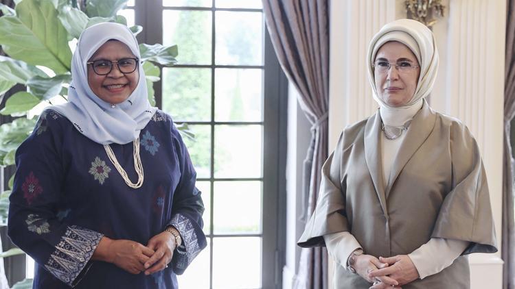 Emine Erdoğan'dan Maimunah Mohd Sharif’e tebrik