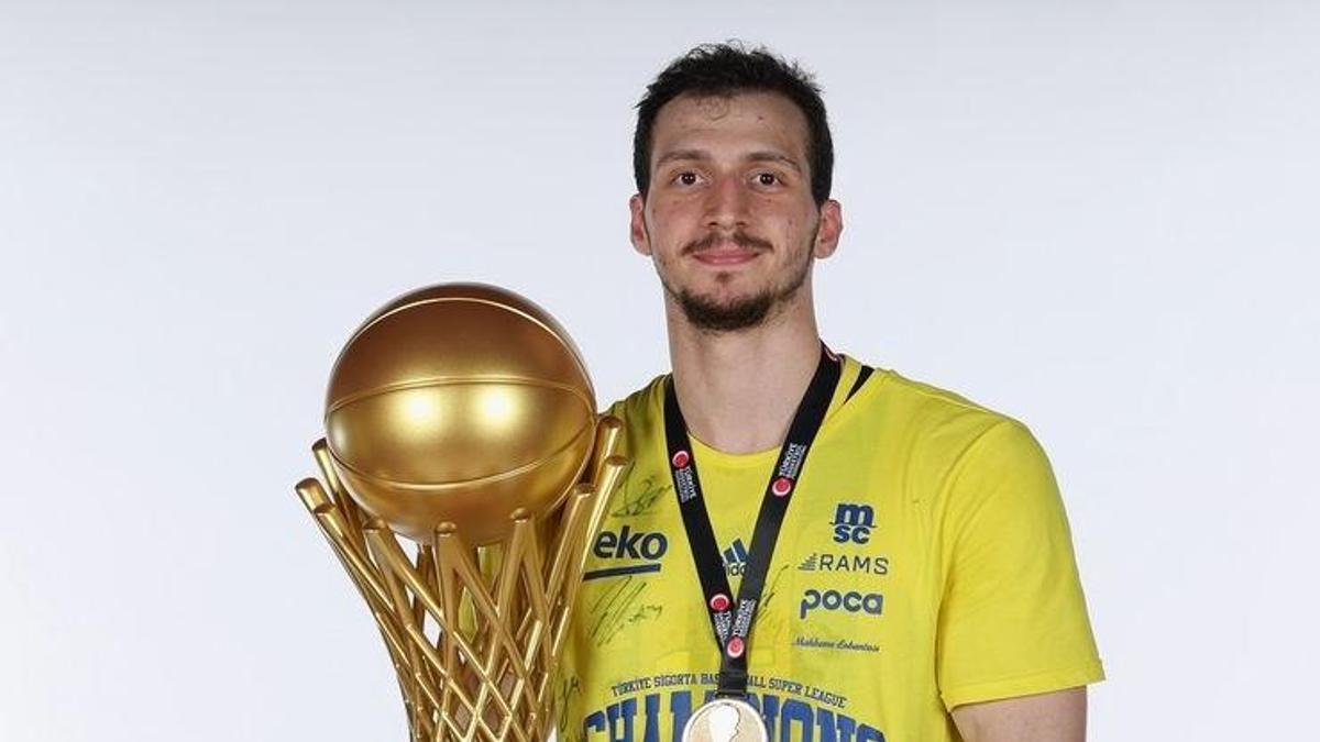 Fenerbahçe Beko, Emre Ekşioğlu'nun sözleşmesini uzattı