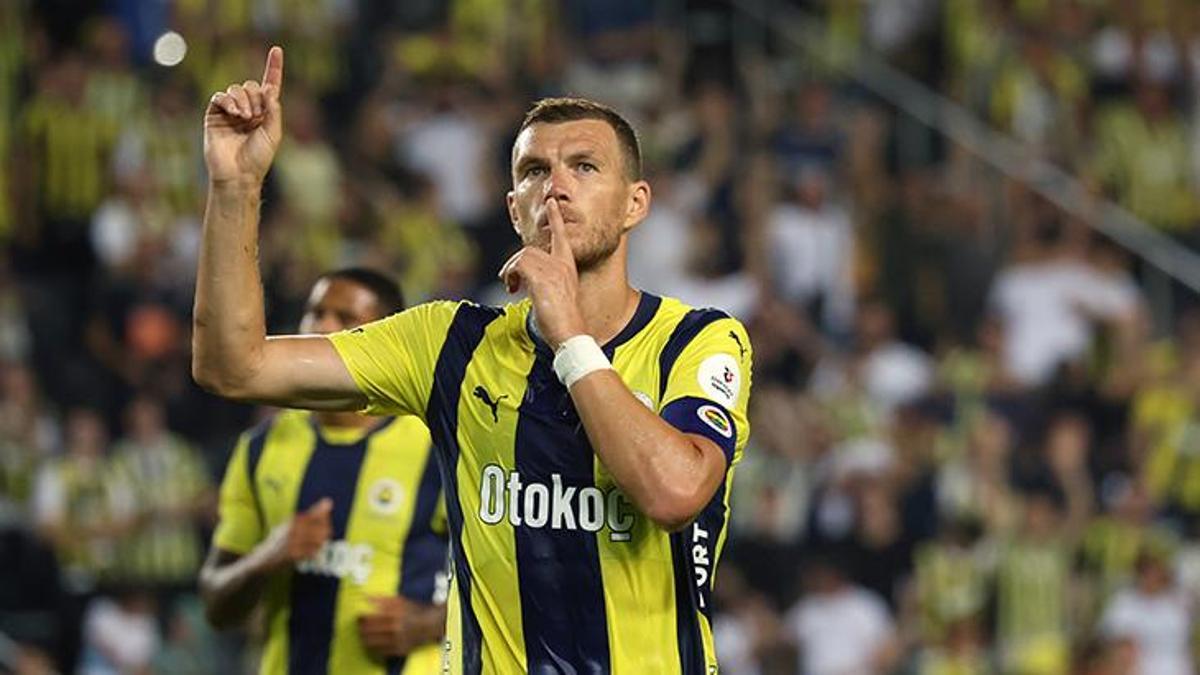 Fenerbahçe'de Edin Dzeko, üst üste 2 sezon açılışında da fileleri sarstı