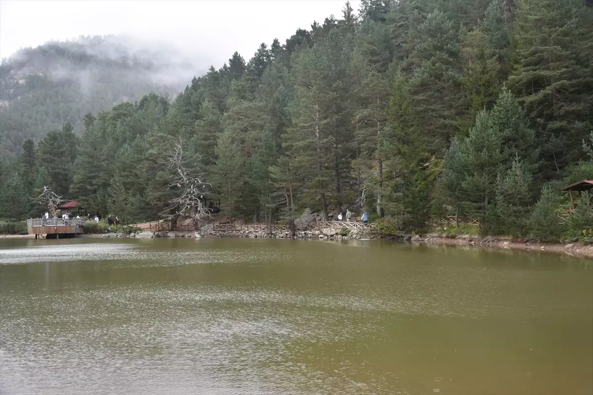 Gümüşhane'deki Limni Gölü Tabiat Parkı, Turistleri Ağırlamaya Devam Ediyor