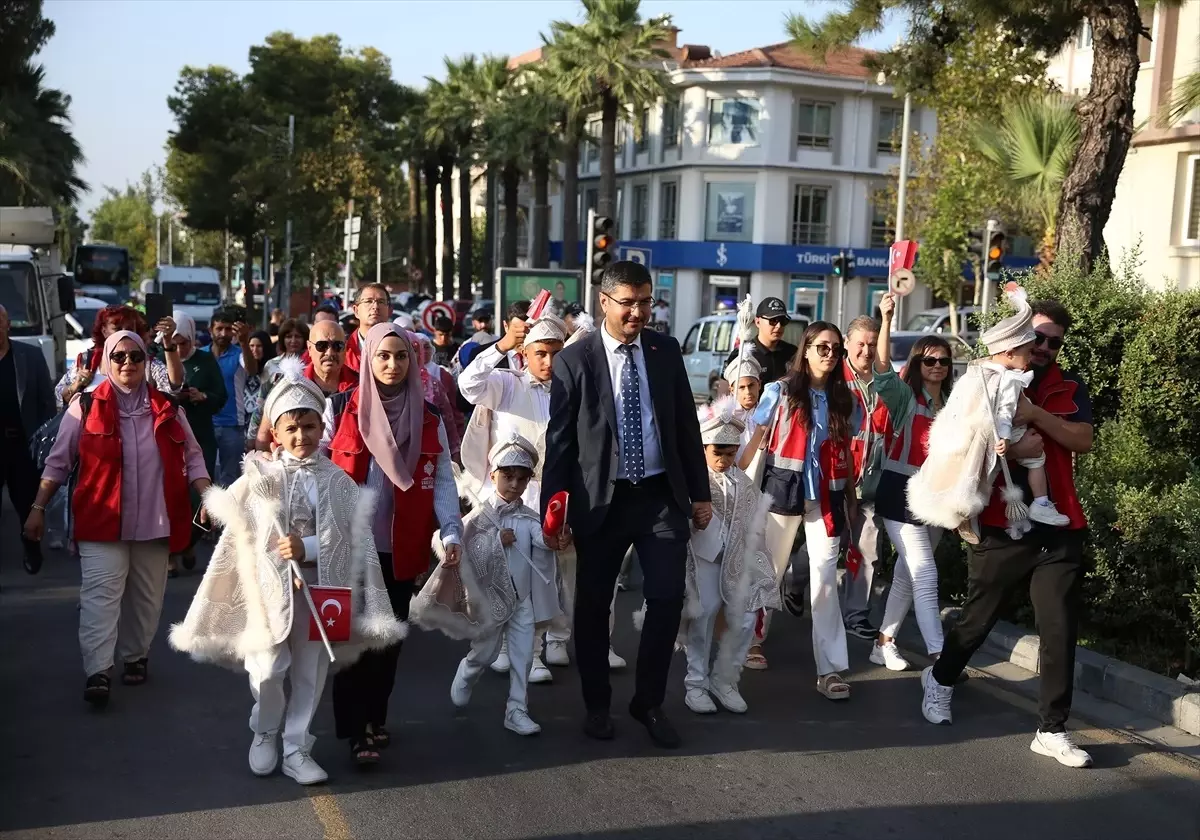 İzmir Vakıflar Bölge Müdürlüğü tarafından Manisa'da Sünnet Şöleni düzenlendi