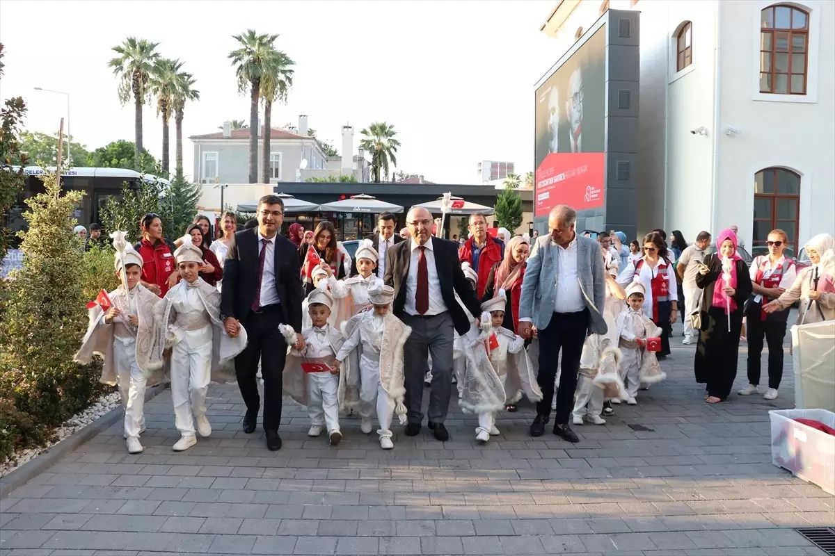 İzmir'de 24 çocuk için toplu sünnet töreni düzenlendi