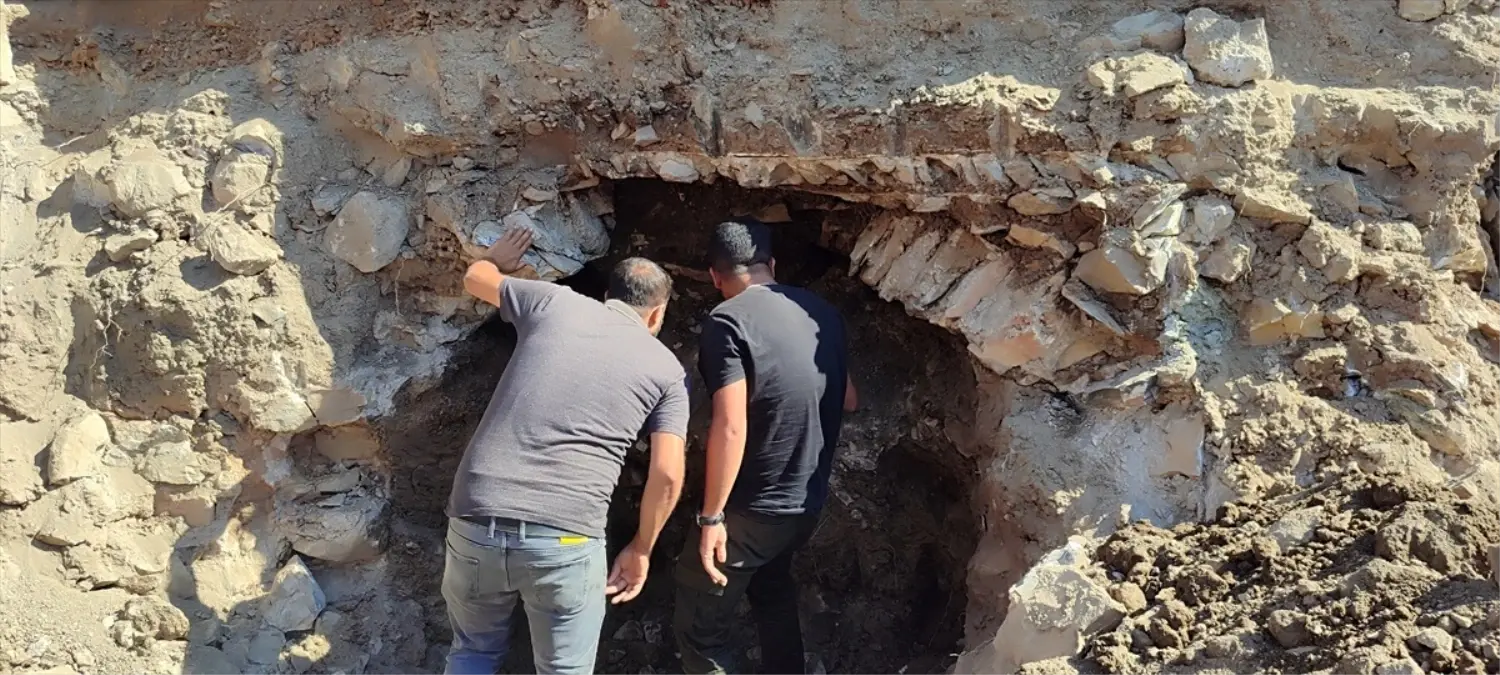 Kahramanmaraş'ta Cami Temel Kazısı Sırasında Tarihi Kemer ve Tünel Bulundu