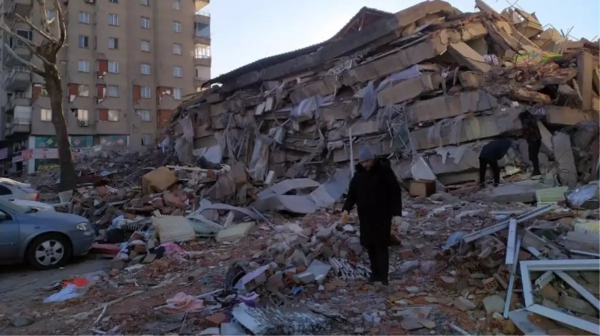 Kahramanmaraş'ta depremde yıkılan Palmiye Sitesi müteahhidi İzmir'de gözaltına alındı