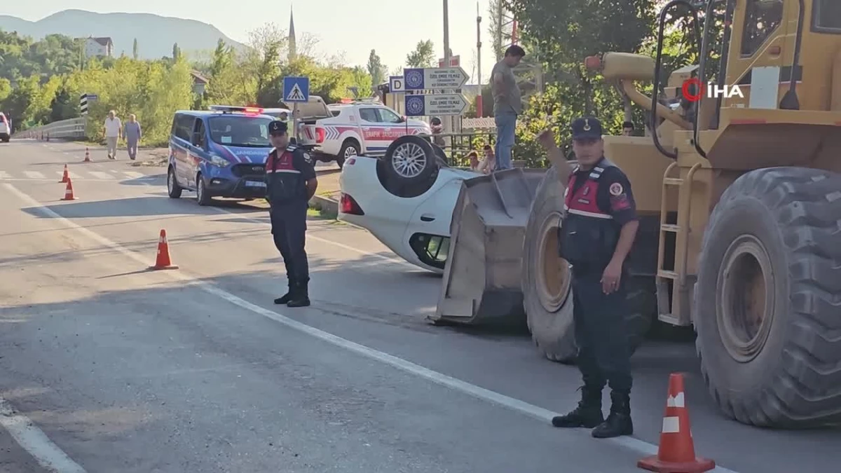 Kaldırıma çarpan otomobil takla attı: 1 yaralı