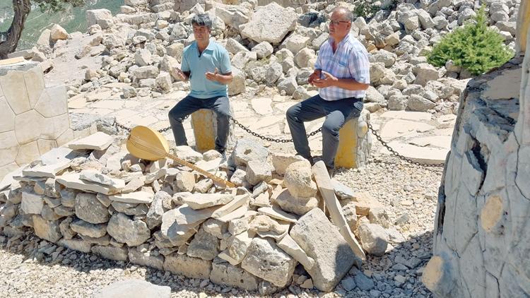 Karacaoğlan’ın mezarı viraneye döndü: ‘Bir ayrılık bir yoksulluk bir ölüm’