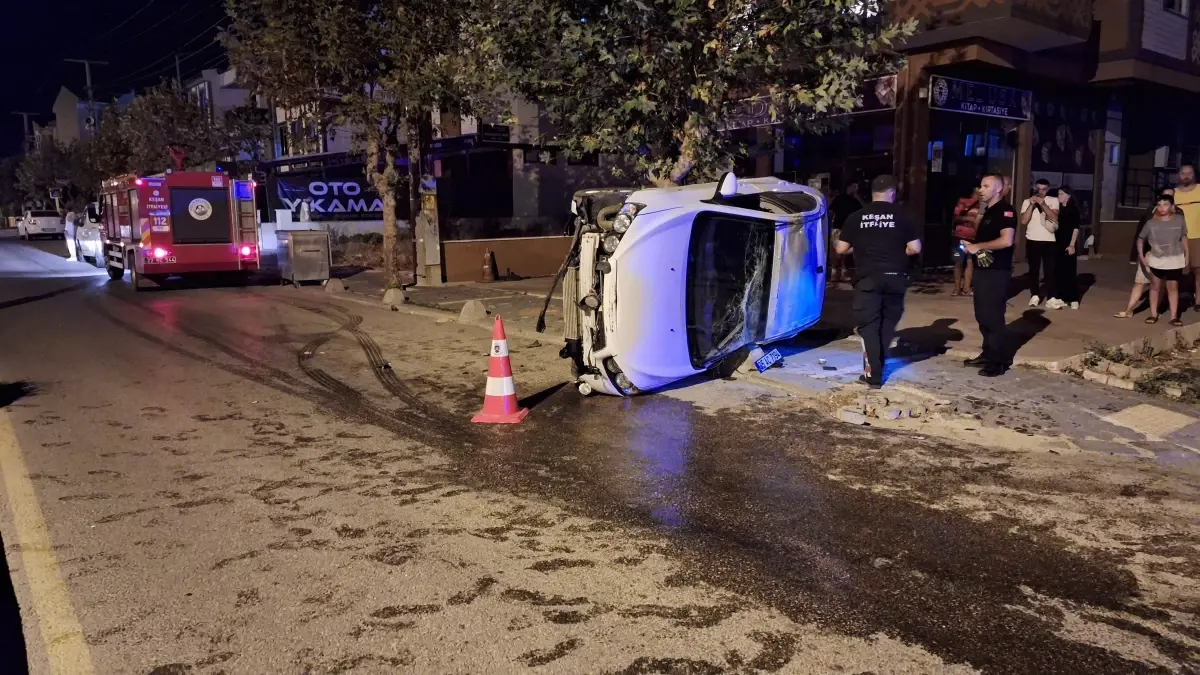 Keşan'da su birikintisi nedeniyle kaza: 3 yaralı