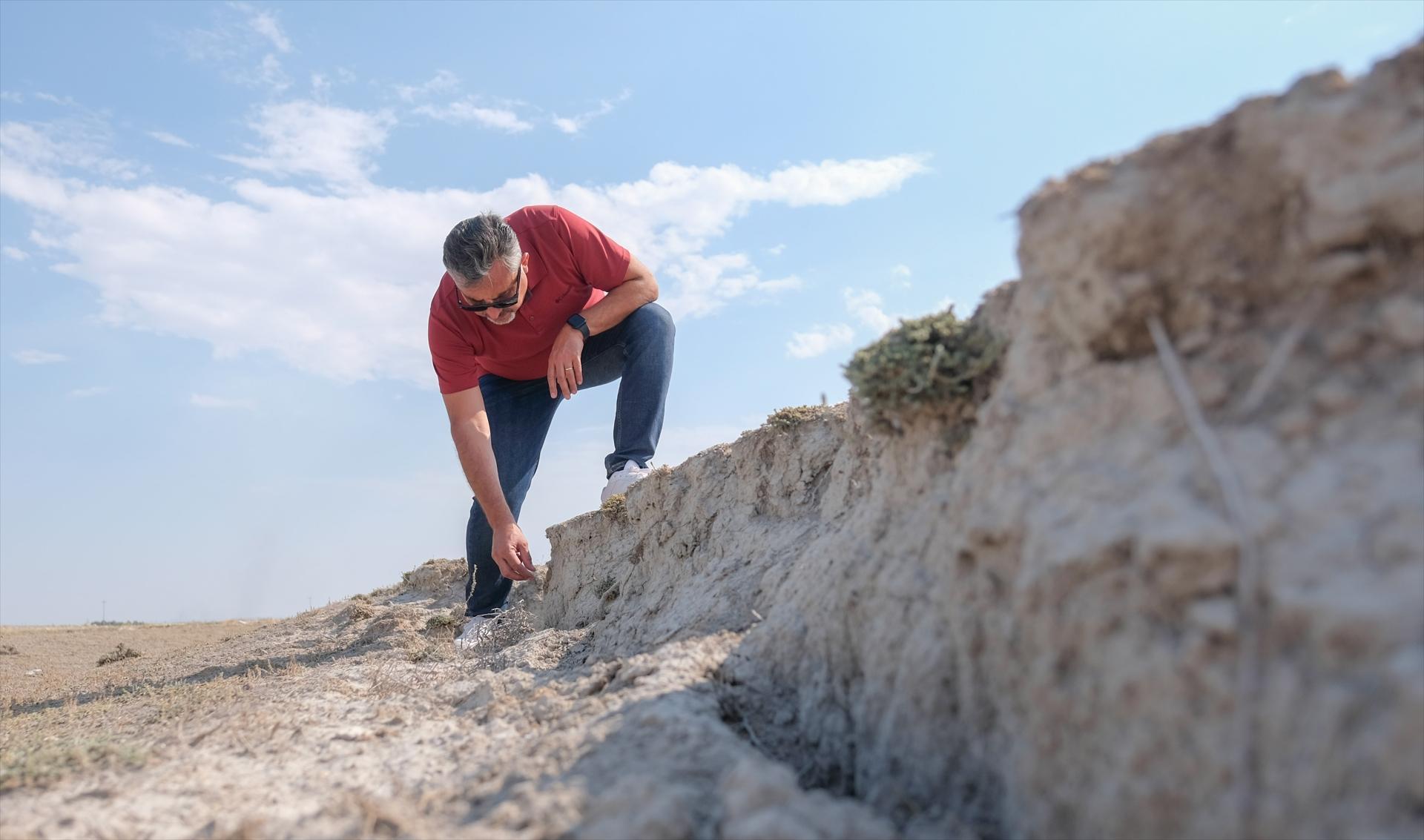 Konya'da kuraklık tehlikesi: 5 metreyi bulan yarıklar oluştu