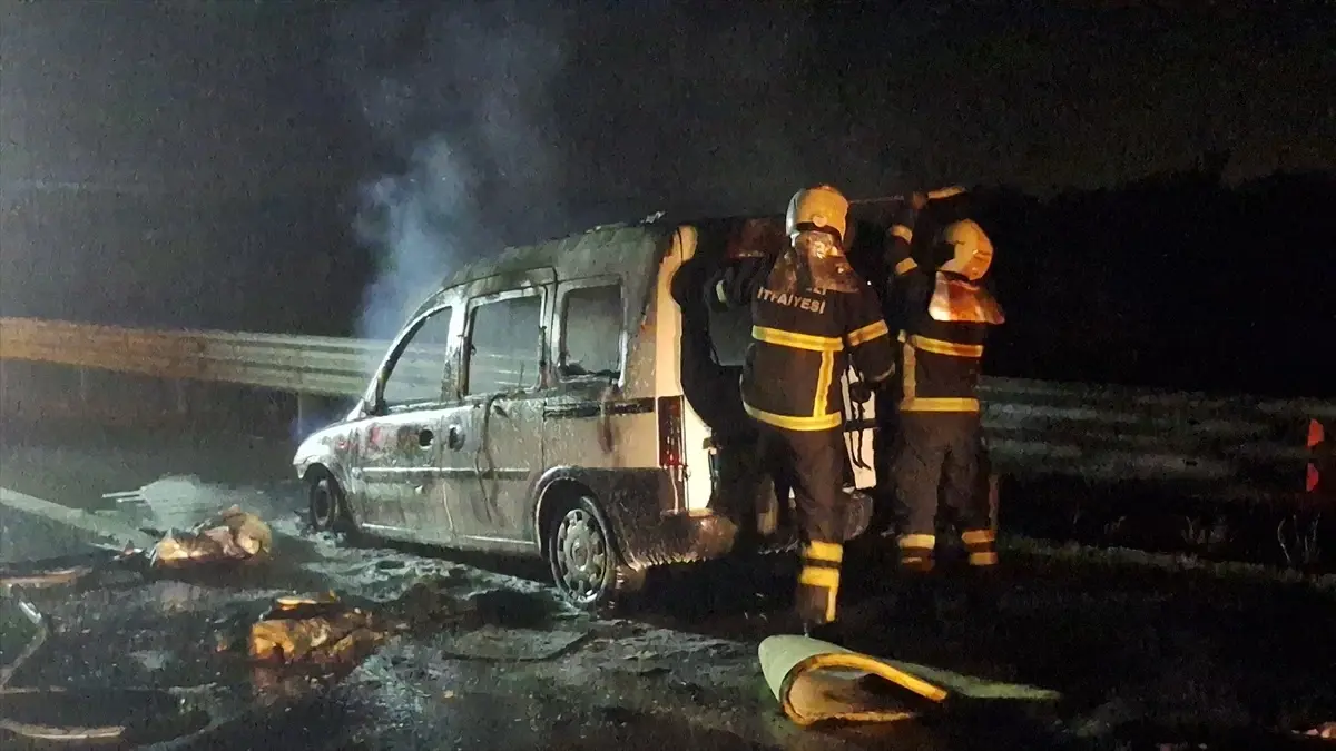 Kuzey Marmara Otoyolu'nda hafif ticari araç yangını