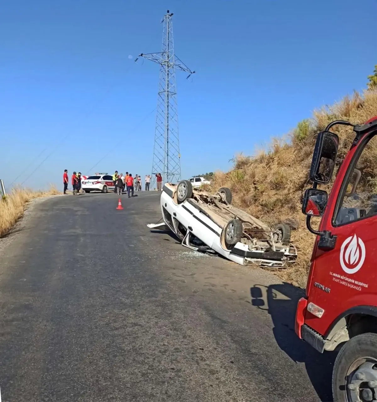 Mersin'de freni boşalan otomobil takla attı