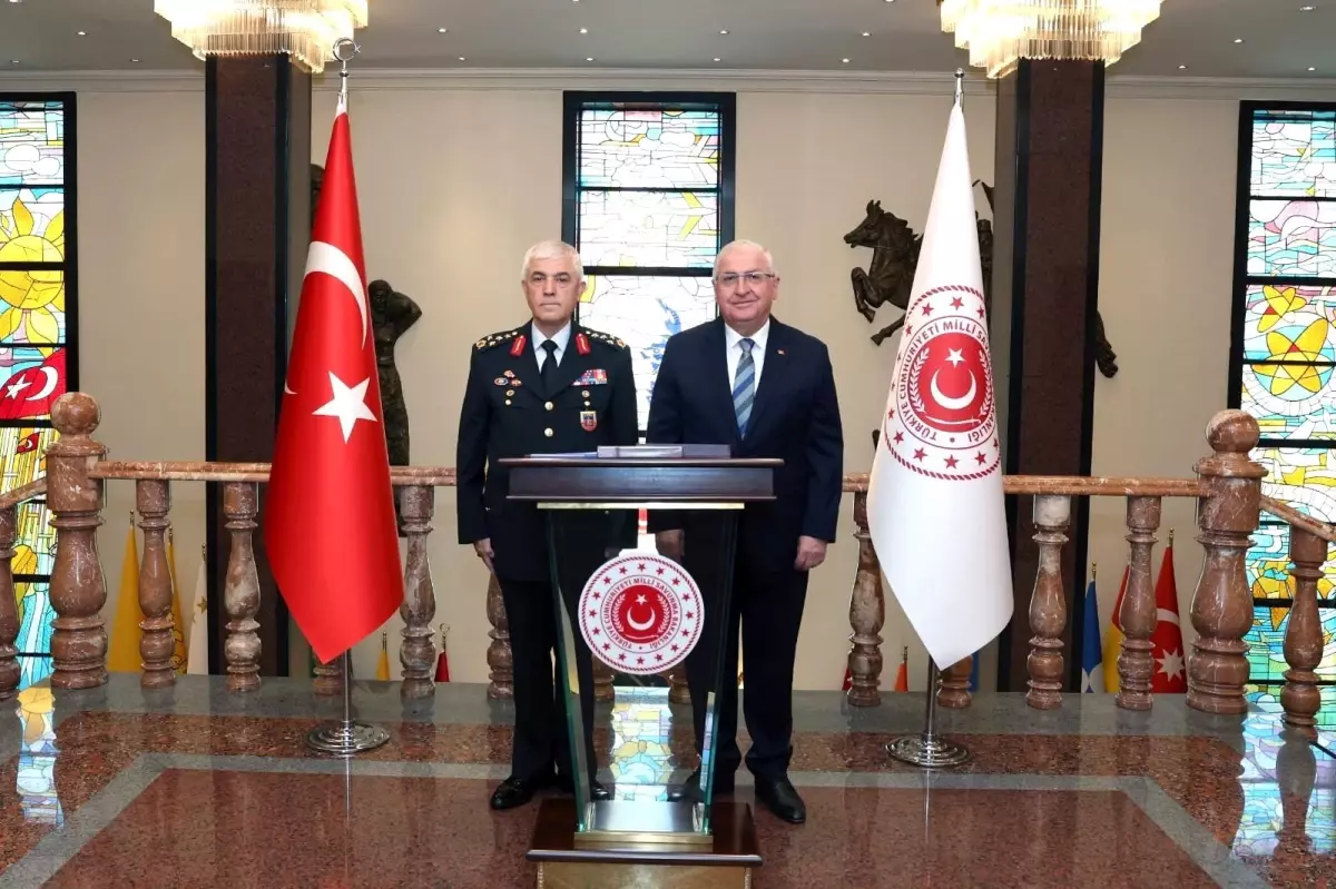 Milli Savunma Bakanı Yaşar Güler, Jandarma Genel Komutanı Orgeneral Arif Çetin'i kabul etti