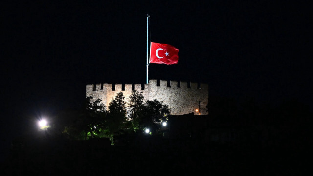 Milli yas ilanının ardından başkentte bayraklar yarıya indirildi | Aktüel Haberleri