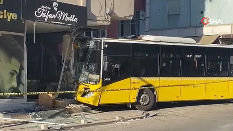 Pendik'te İETT otobüsü, kuaför dükkanına daldı: Bina tahliye edildi