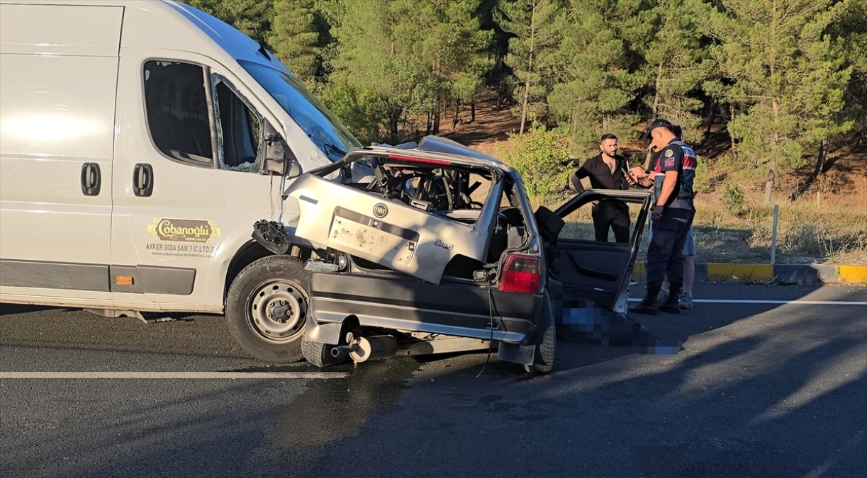 Safranbolu'da Panelvanla Otomobil Çarpışması: 1 Ölü, 1 Yaralı