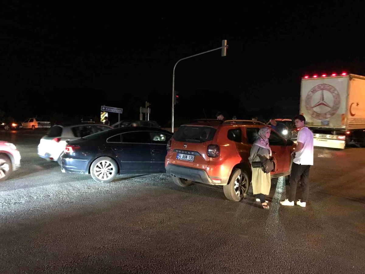 Sakarya'da trafik kazası: İki kişi yaralandı