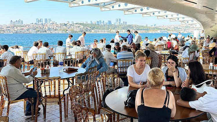 SGK'dan İstanbul'da 5 günlük ücretsiz tatil: Kahvaltı ve akşam yemeği dahil... Boğaz turu yapıp kültürel bölgelerini gezdiler