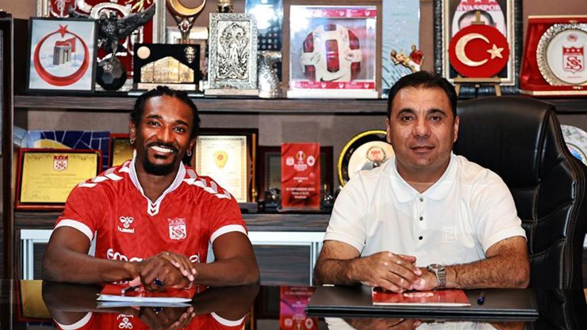 Sivasspor'dan orta sahaya takviye