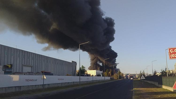 Tekirdağ'da plastik fabrikasında yangın