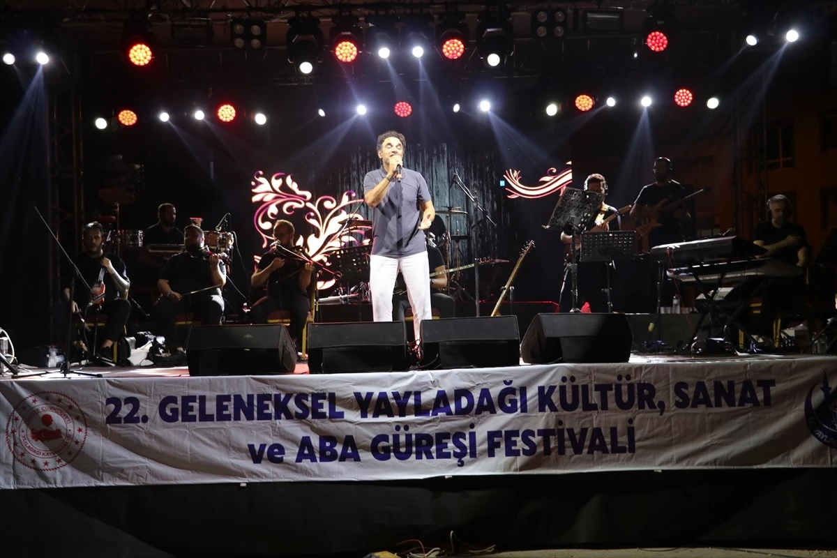 Uğur Aslan Hatay'da konser verdi