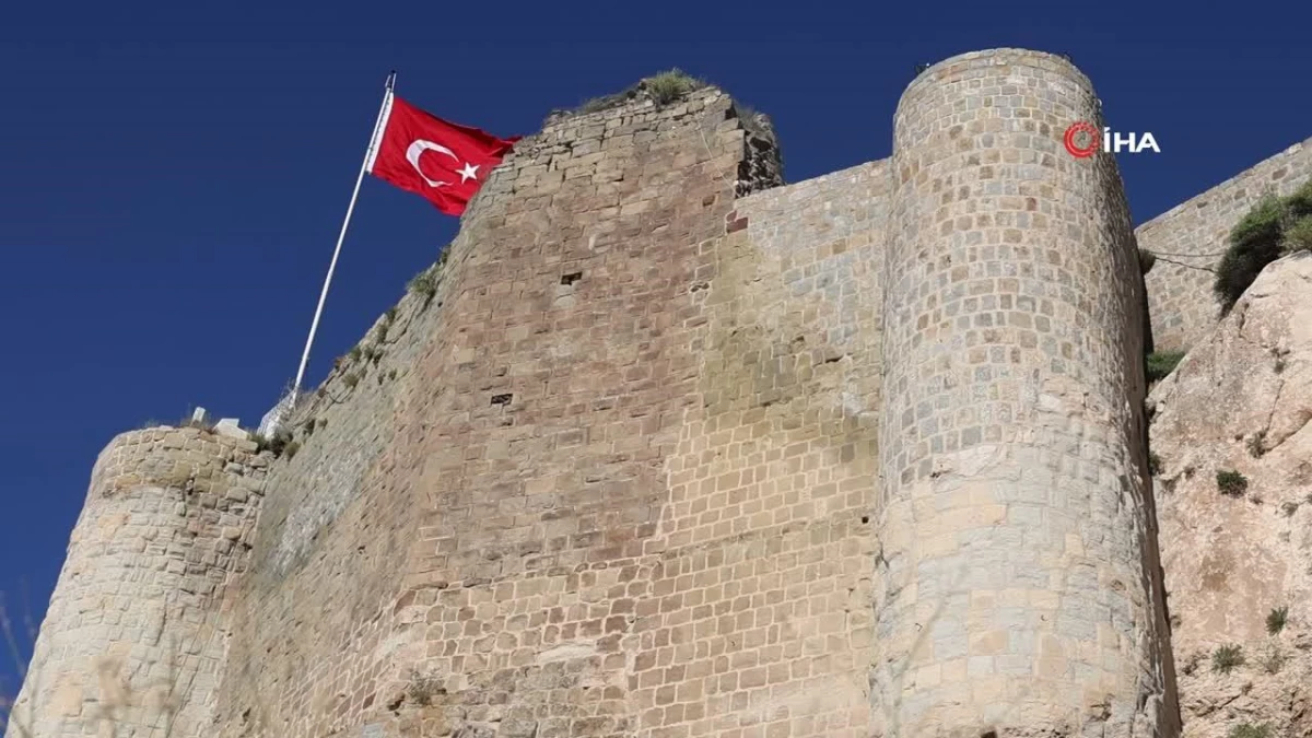 Vali Hatipoğlu, Harput Kalesi'ndeki kazı ve restorasyon çalışmalarını inceledi