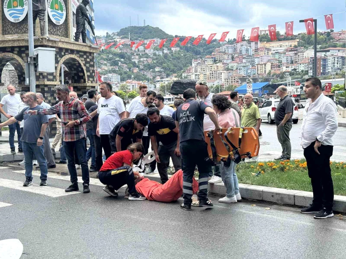 Zonguldak'ta yaya geçidinden geçen kadına otomobil çarptı