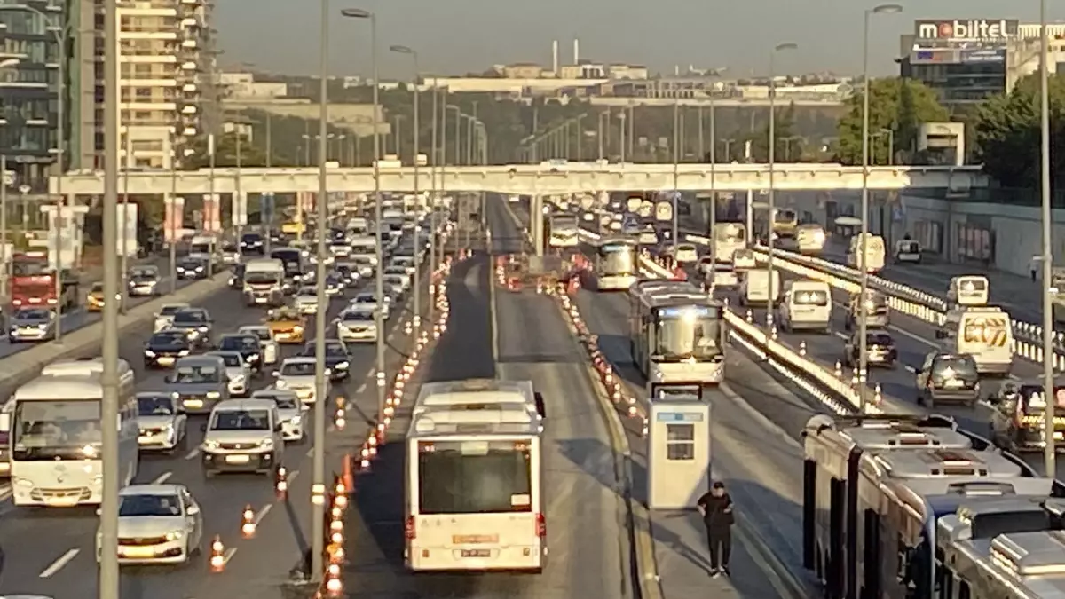 9 EYLÜL PAZARTESİ TRAFİK DURUMU İstanbul'da trafik var mı? İstanbul'da trafik yoğunluğu yüzde kaç, hangi yollar kapalı? Son gelişmeler...